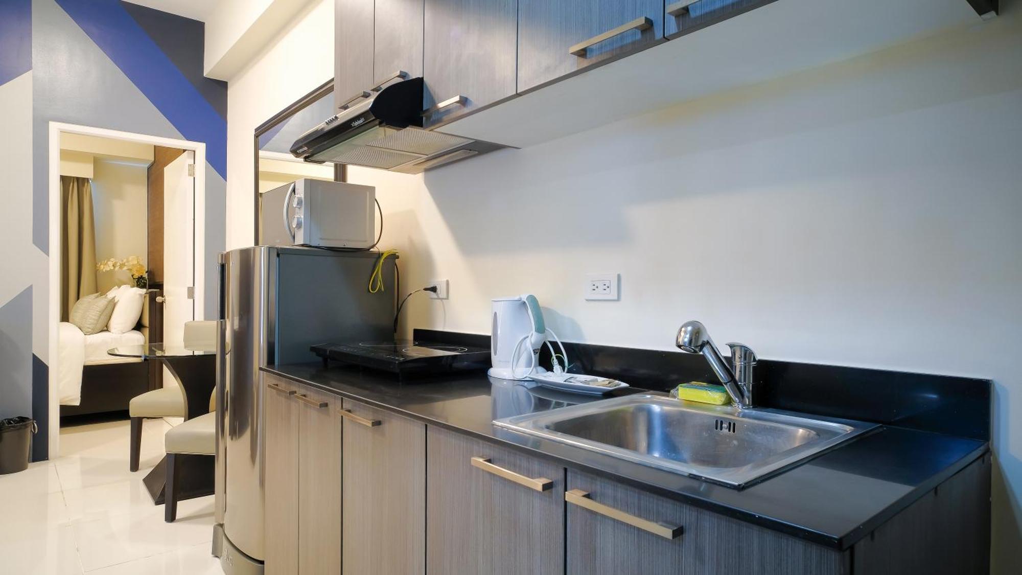 Currency Serviced Suites Manila Eksteriør billede